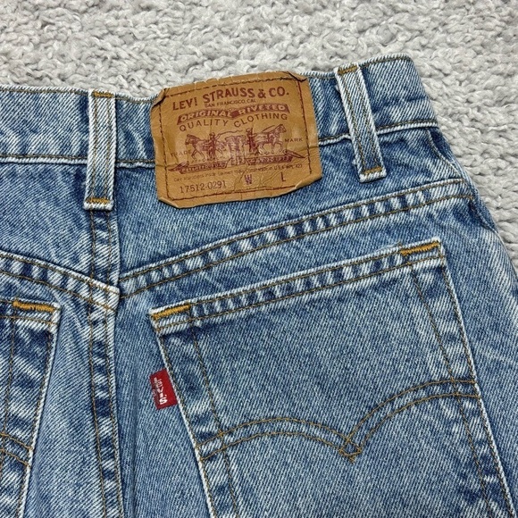 Levi's Jeans Womens 5 Vintage High Rise Mom Jean Light Wash Distressed Holes USA - Picture 5 of 7